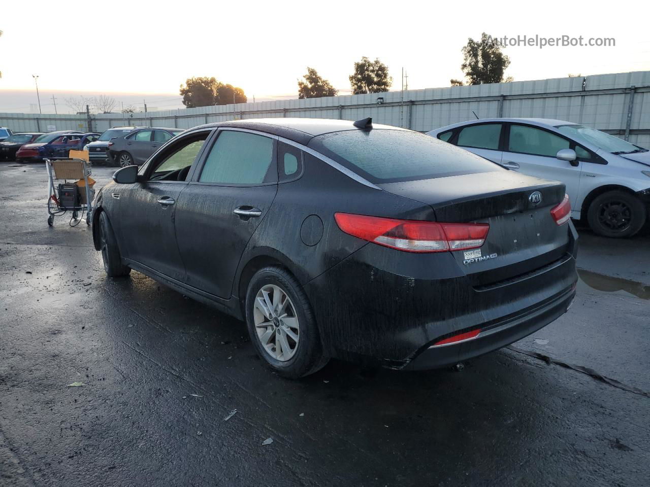 2017 Kia Optima Lx Черный vin: 5XXGT4L35HG171100