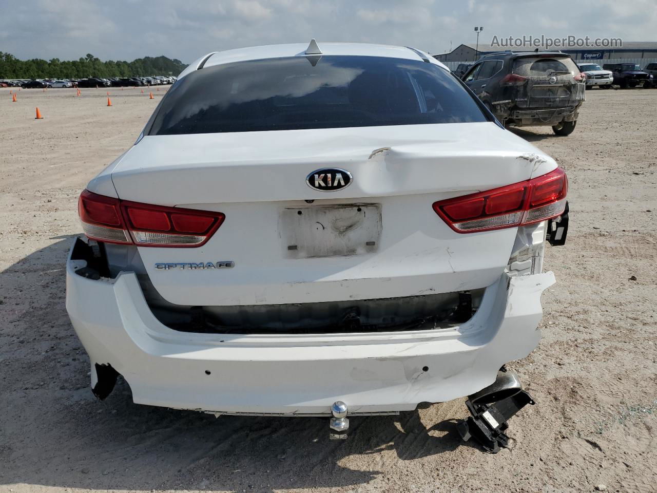 2018 Kia Optima Lx White vin: 5XXGT4L35JG193023