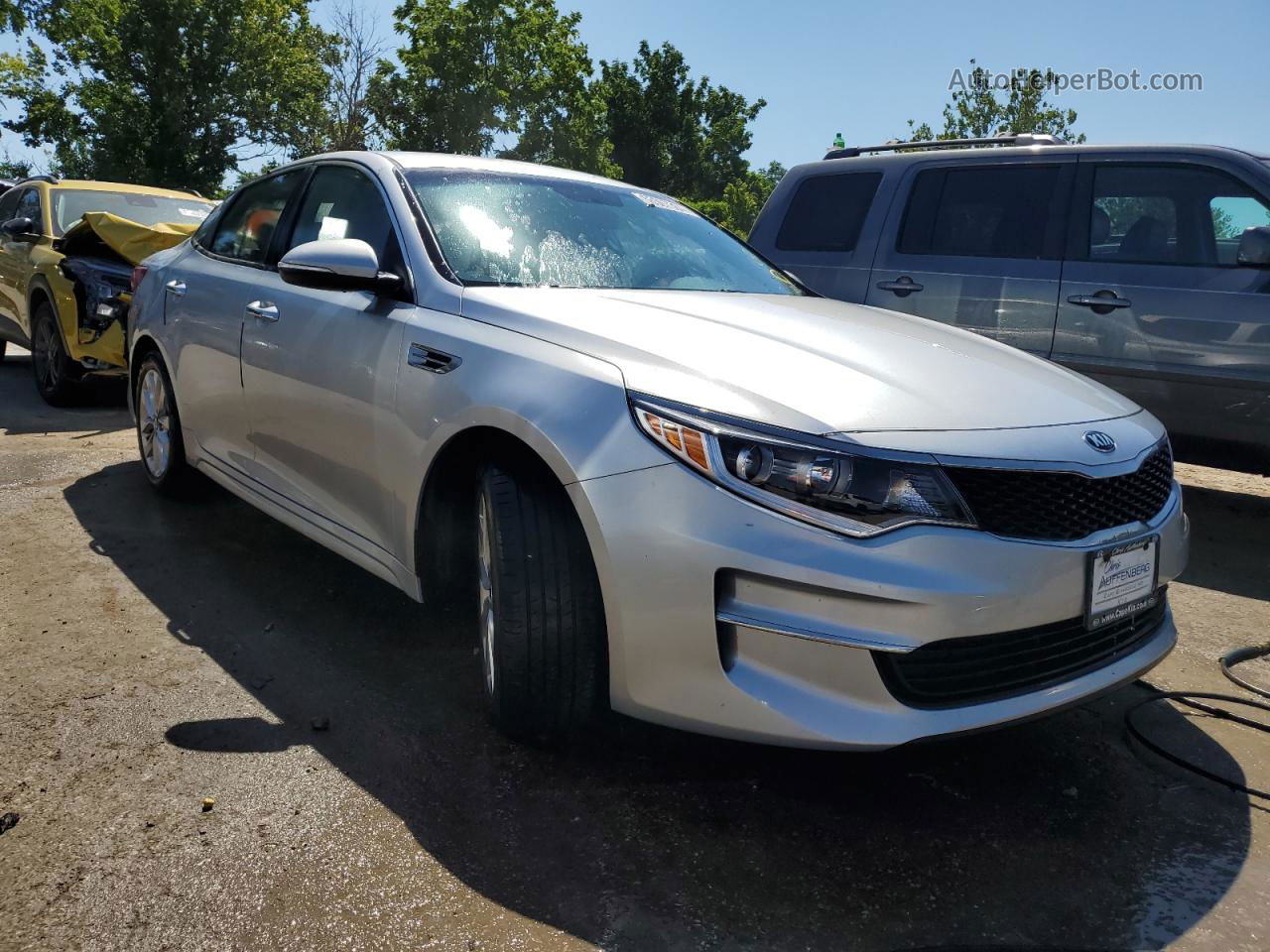 2017 Kia Optima Lx Серебряный vin: 5XXGT4L36HG147100