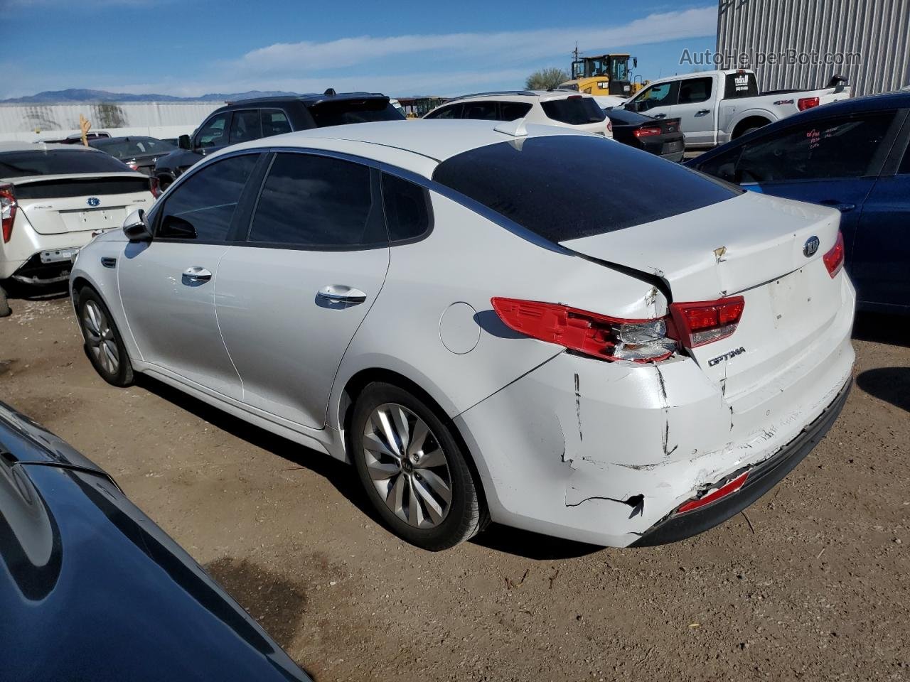 2018 Kia Optima Lx White vin: 5XXGT4L36JG267551