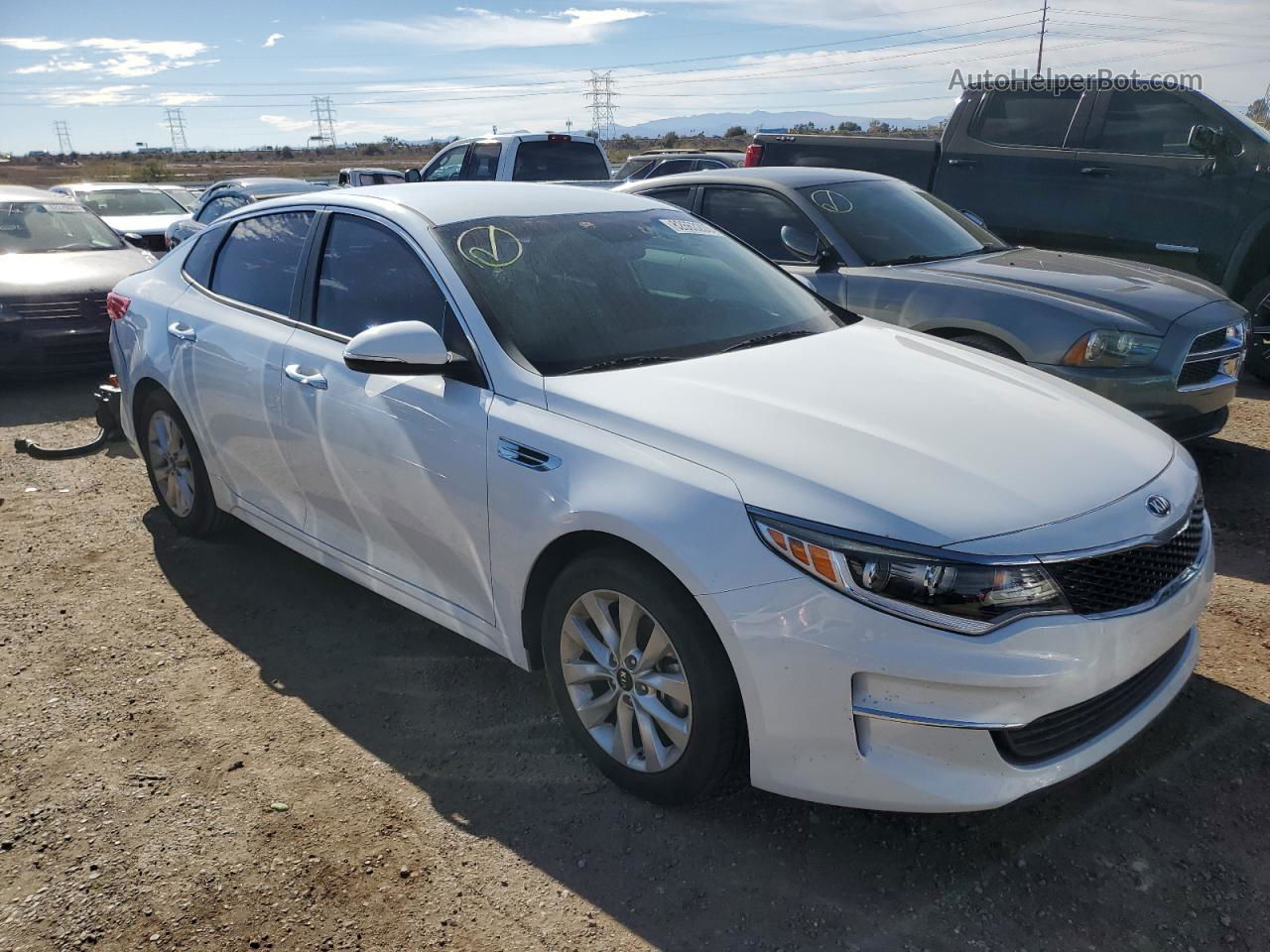 2018 Kia Optima Lx White vin: 5XXGT4L36JG267551