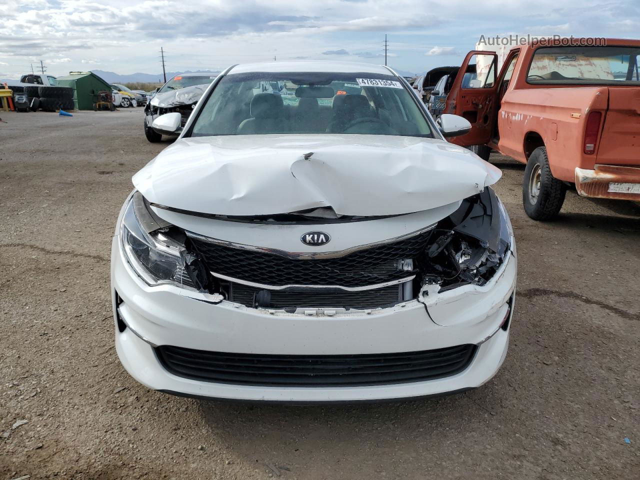 2018 Kia Optima Lx White vin: 5XXGT4L36JG273592