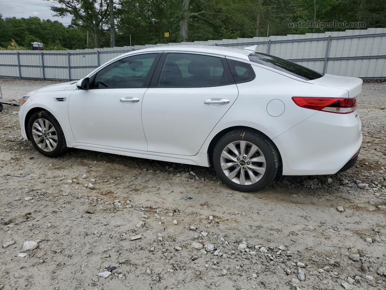 2017 Kia Optima Lx White vin: 5XXGT4L37HG133612