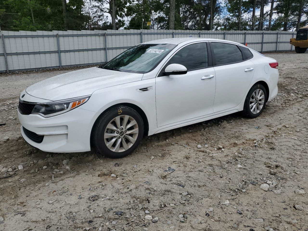 2017 Kia Optima Lx White vin: 5XXGT4L37HG133612