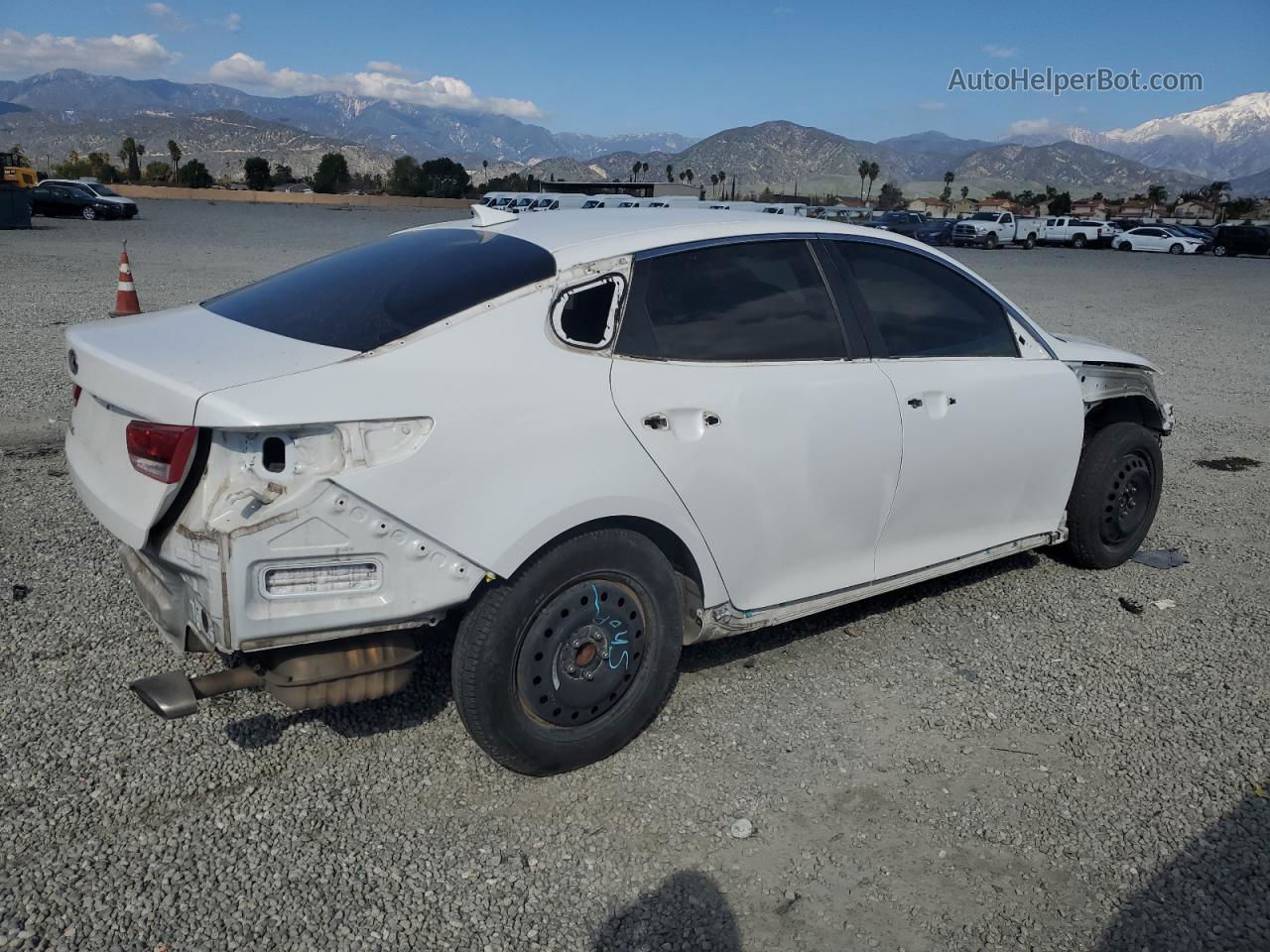 2018 Kia Optima Lx White vin: 5XXGT4L37JG235353