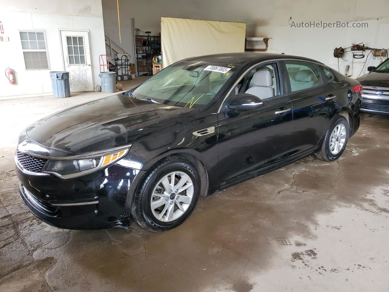 2018 Kia Optima Lx Black vin: 5XXGT4L37JG246675