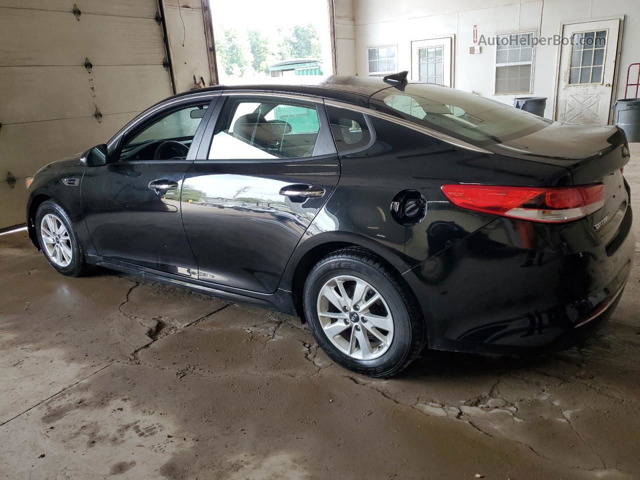 2018 Kia Optima Lx Black vin: 5XXGT4L37JG246675