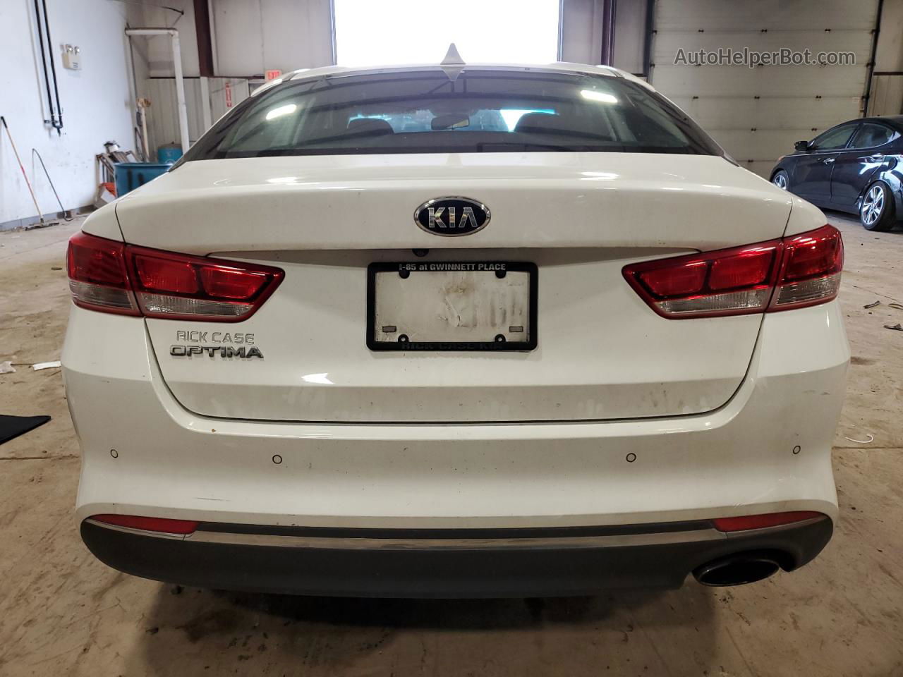 2018 Kia Optima Lx White vin: 5XXGT4L37JG271401