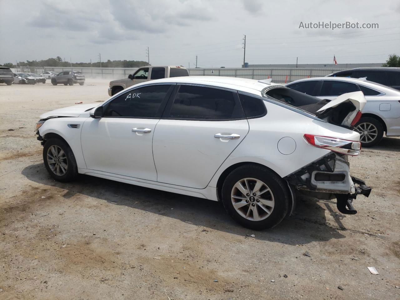 2016 Kia Optima Lx Белый vin: 5XXGT4L38GG065853