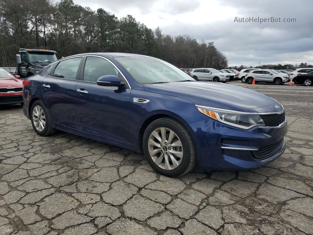 2017 Kia Optima Lx Синий vin: 5XXGT4L38HG122442