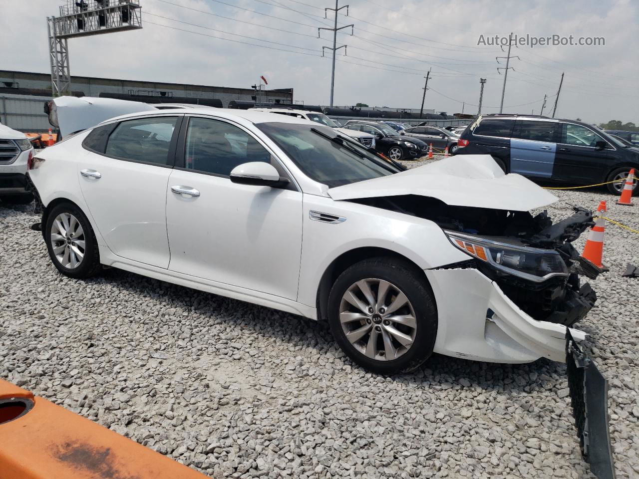 2017 Kia Optima Lx White vin: 5XXGT4L38HG130931