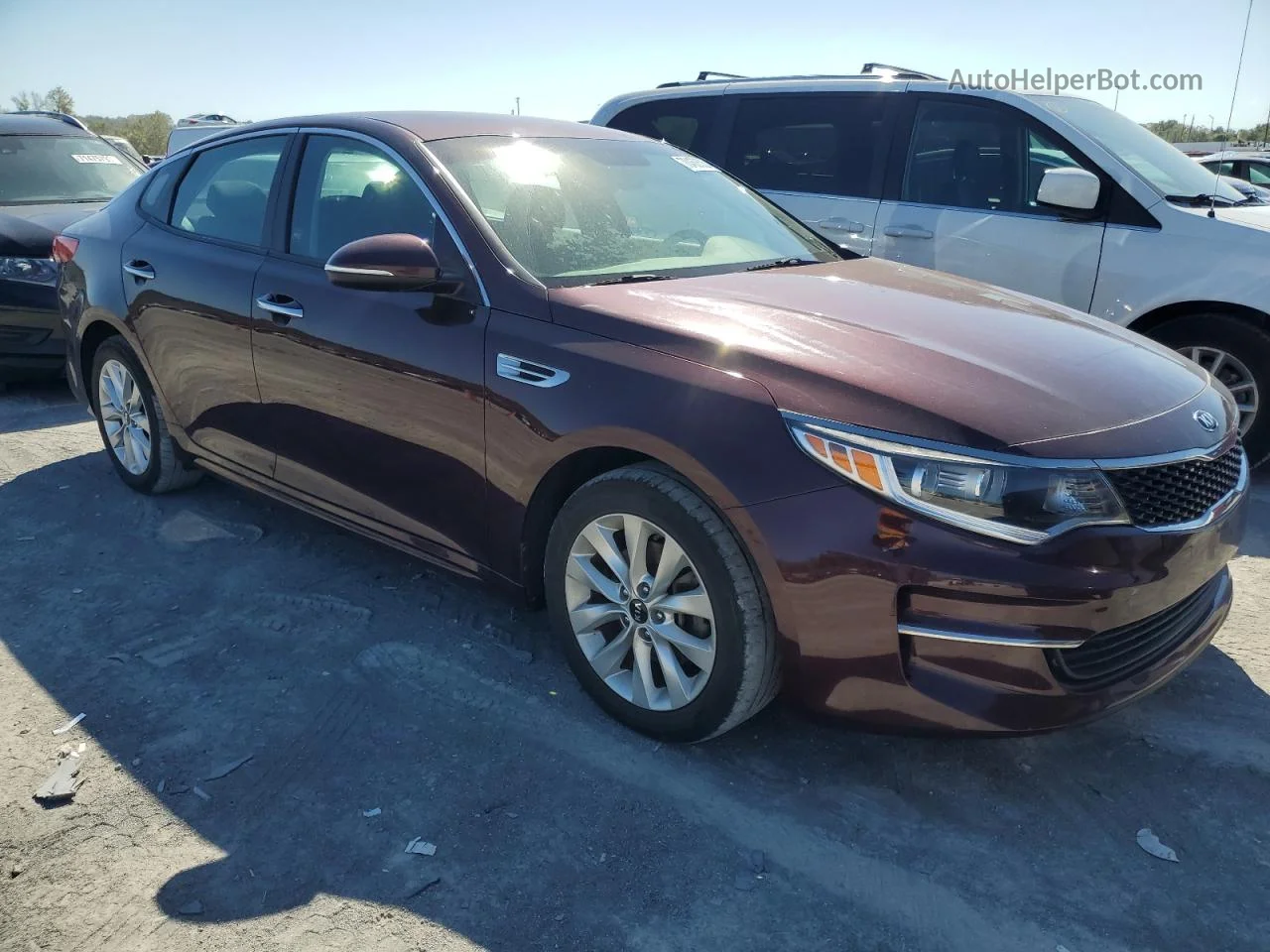 2017 Kia Optima Lx Темно-бордовый vin: 5XXGT4L38HG132548