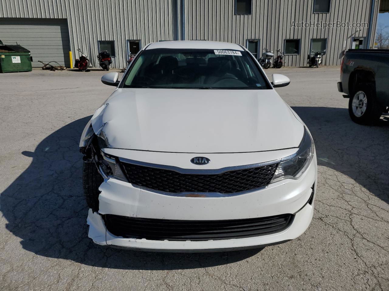 2017 Kia Optima Lx Белый vin: 5XXGT4L38HG169681