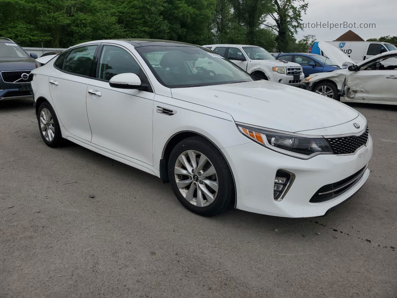 2018 Kia Optima Lx White vin: 5XXGT4L38JG196076