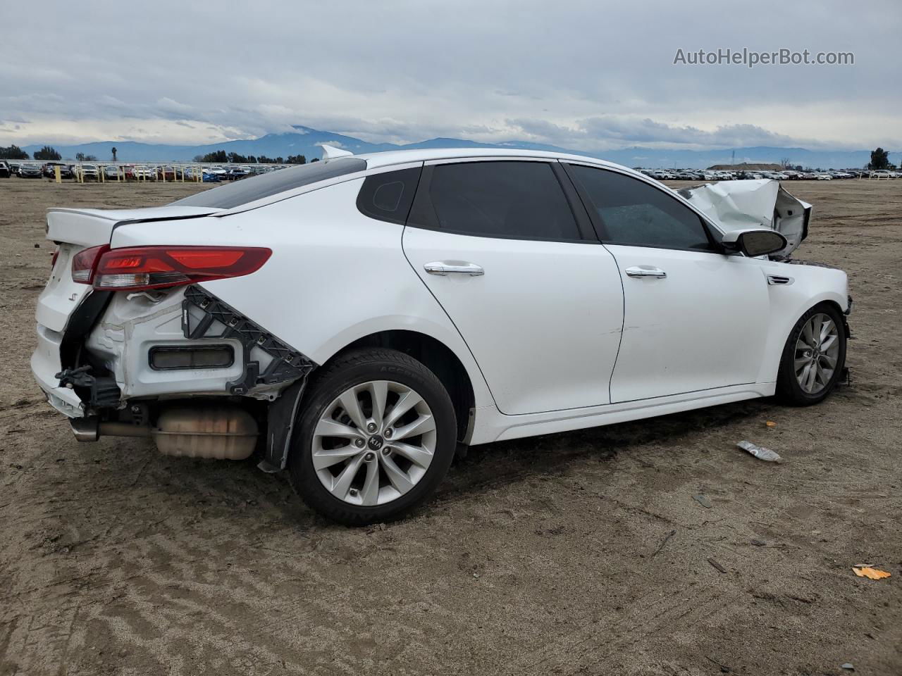 2018 Kia Optima Lx Белый vin: 5XXGT4L38JG236513