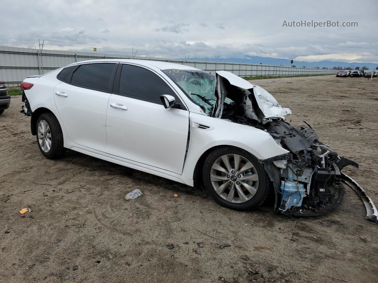 2018 Kia Optima Lx White vin: 5XXGT4L38JG236513