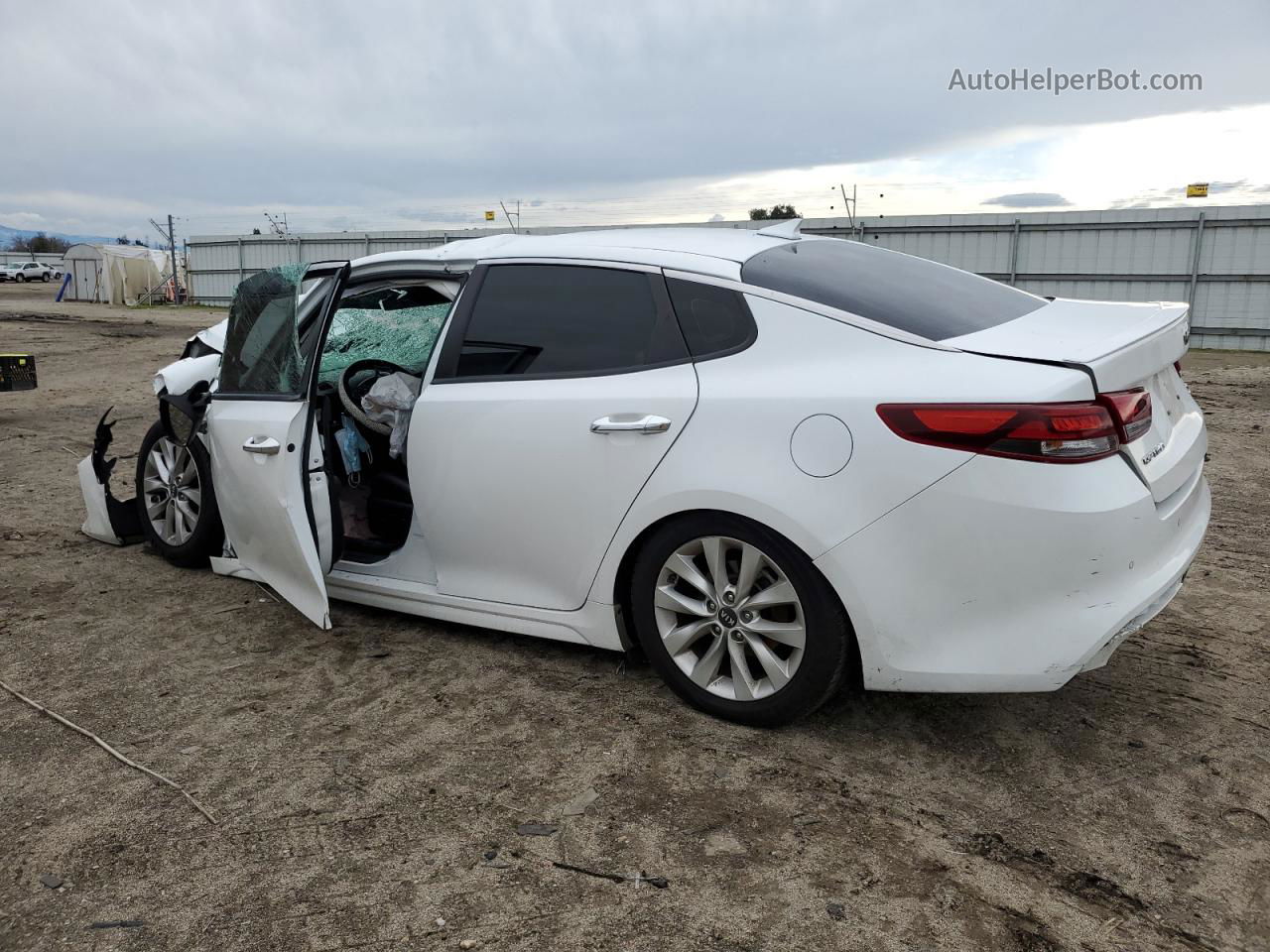 2018 Kia Optima Lx White vin: 5XXGT4L38JG236513