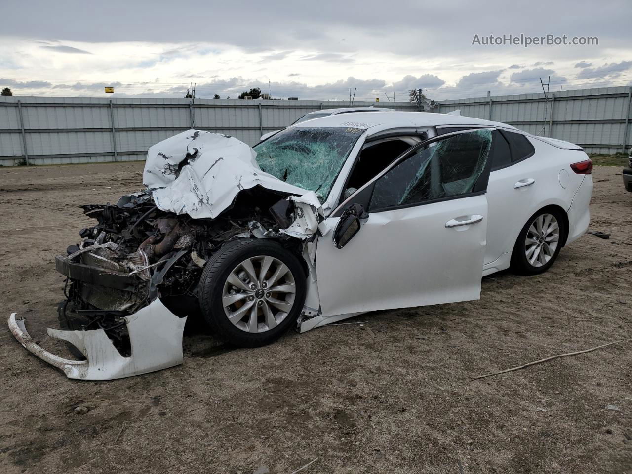 2018 Kia Optima Lx White vin: 5XXGT4L38JG236513