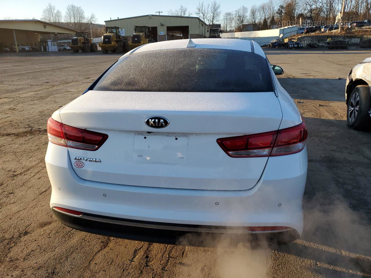 2018 Kia Optima Lx White vin: 5XXGT4L38JG256342