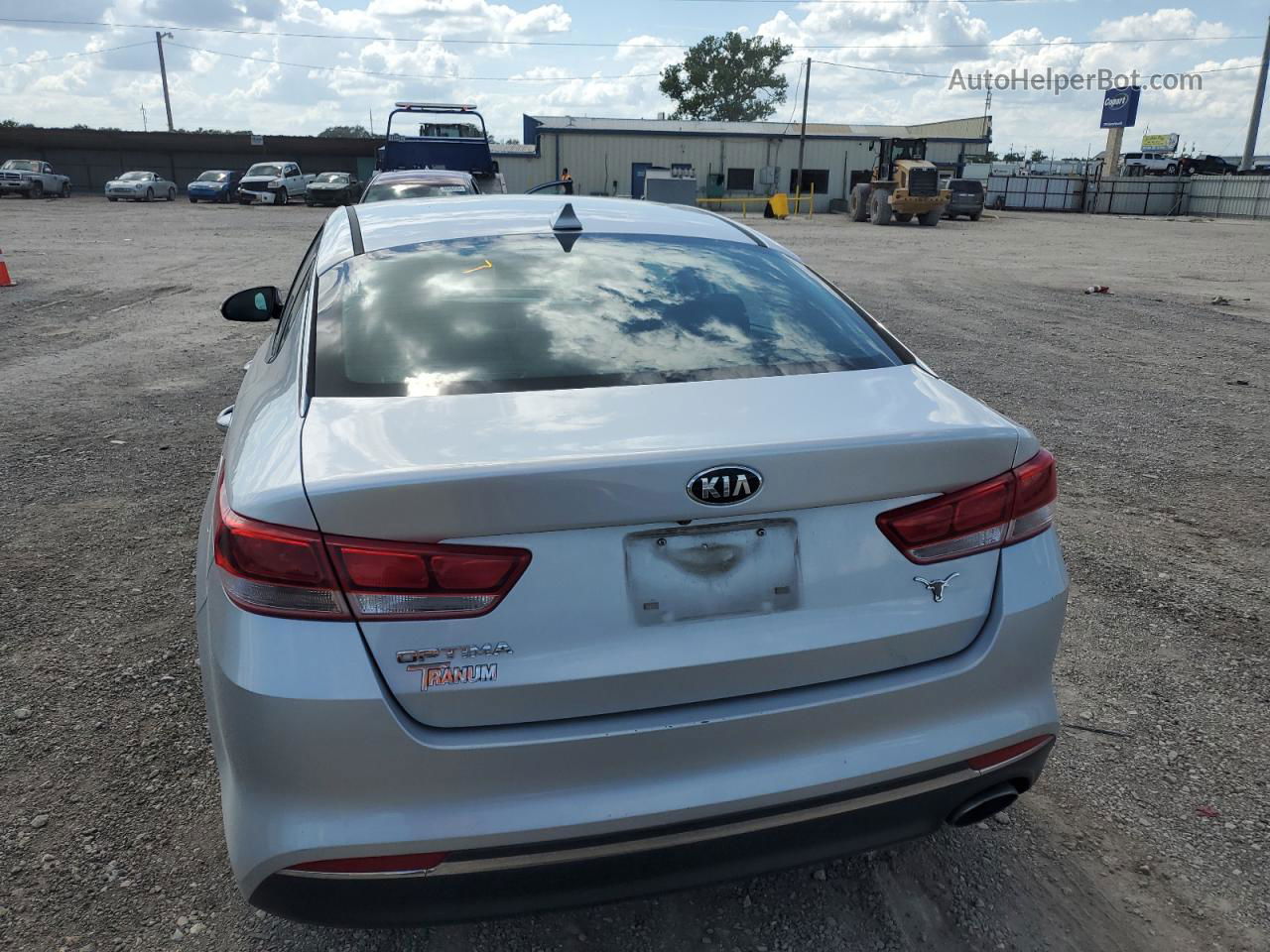 2017 Kia Optima Lx Серебряный vin: 5XXGT4L39HG122966