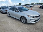 2017 Kia Optima Lx Серебряный vin: 5XXGT4L39HG122966