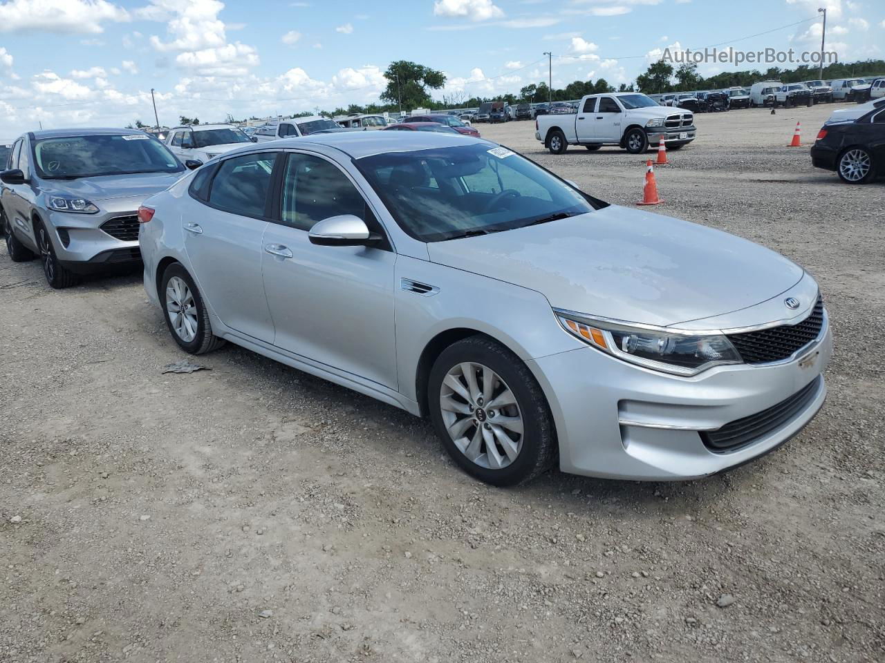 2017 Kia Optima Lx Серебряный vin: 5XXGT4L39HG122966