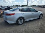 2017 Kia Optima Lx Серебряный vin: 5XXGT4L39HG122966