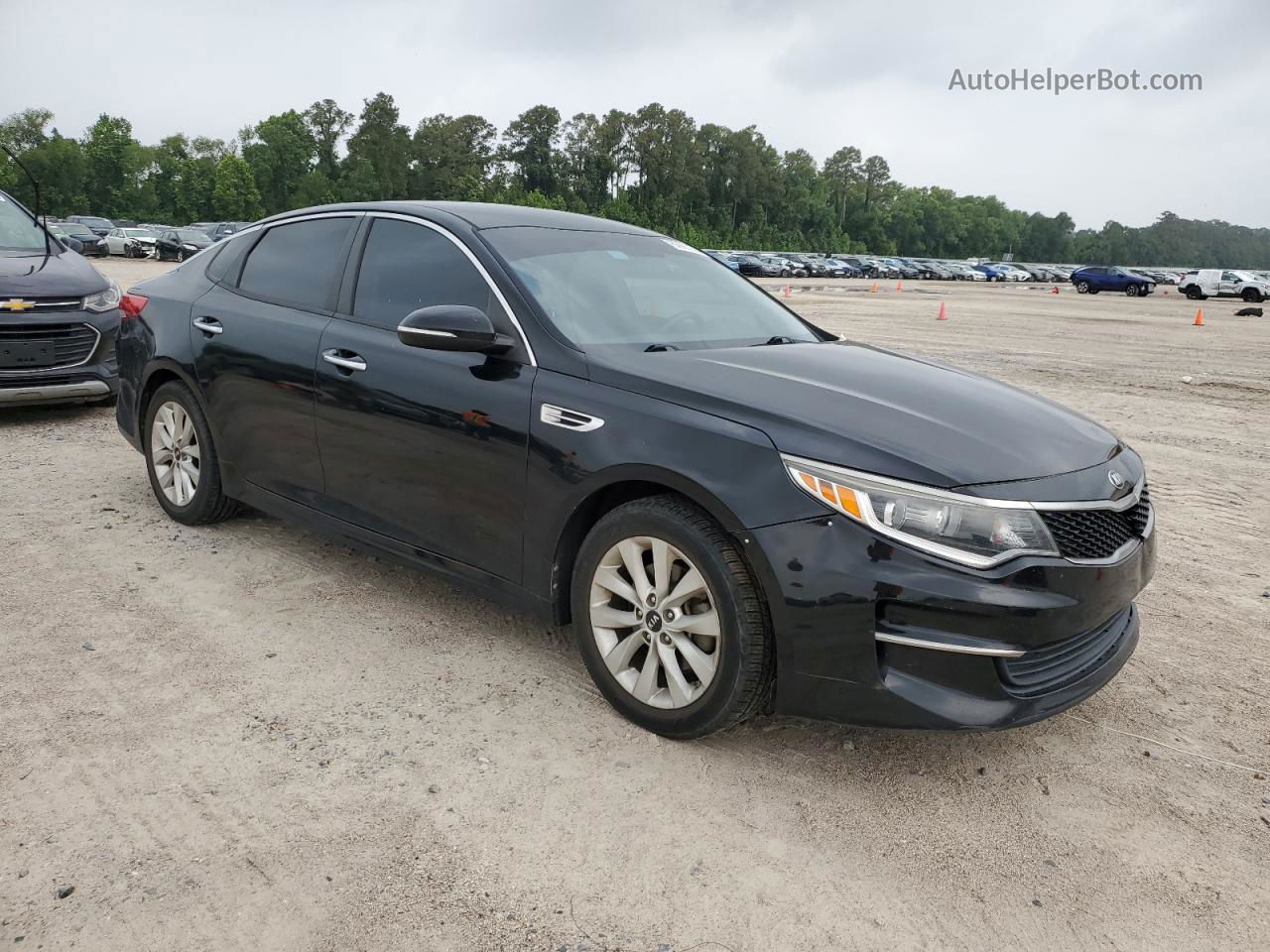 2017 Kia Optima Lx Черный vin: 5XXGT4L39HG124295