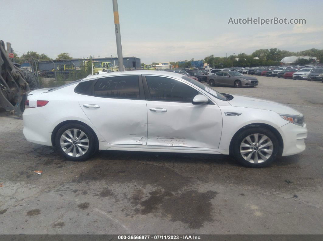 2017 Kia Optima Lx Белый vin: 5XXGT4L39HG130923