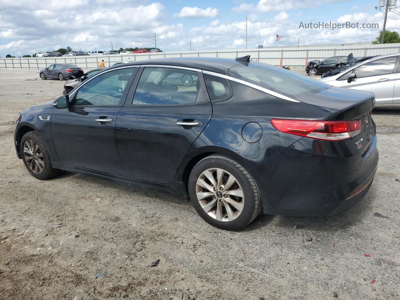 2017 Kia Optima Lx Черный vin: 5XXGT4L39HG140884