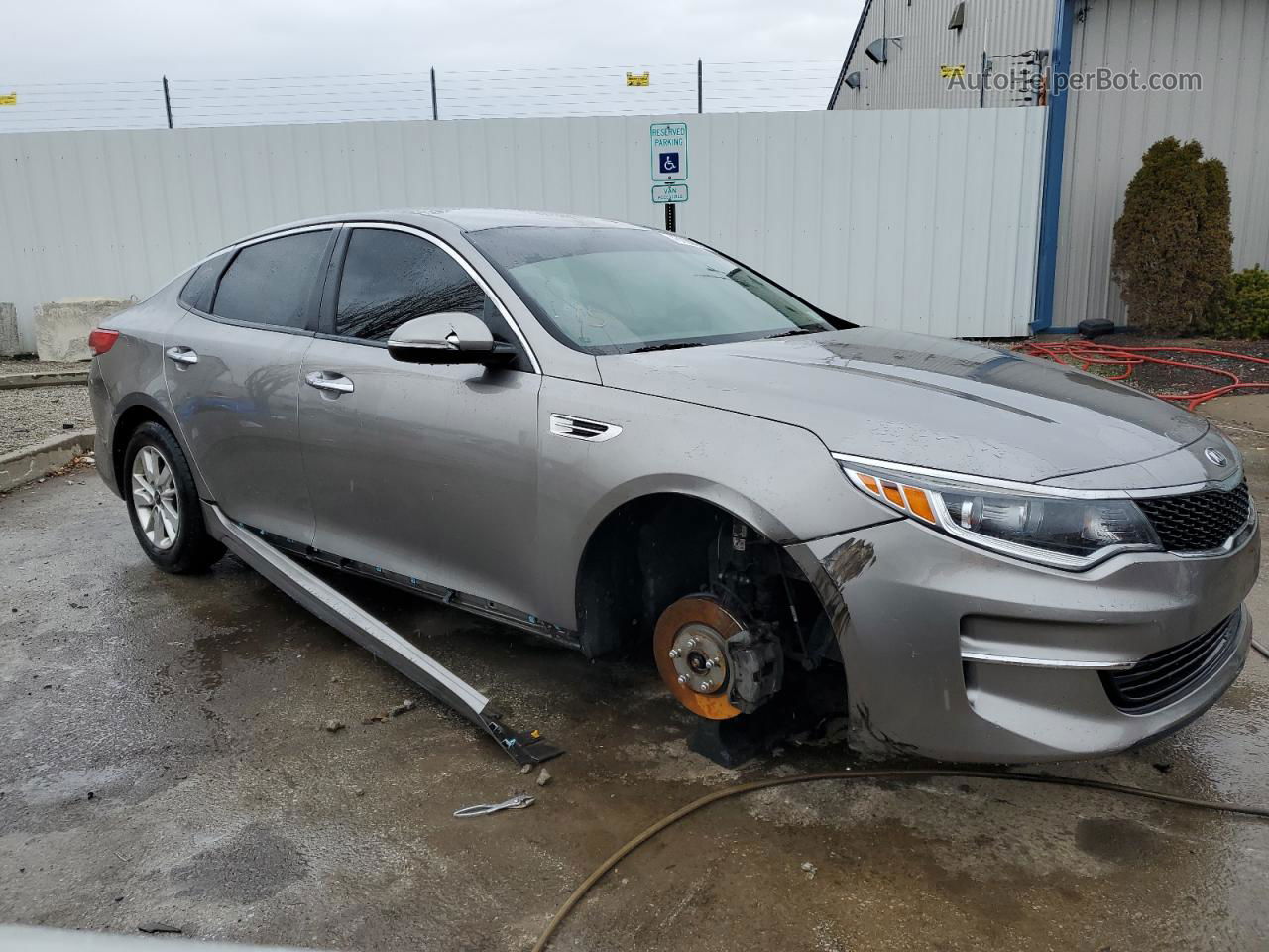 2017 Kia Optima Lx Silver vin: 5XXGT4L39HG149357