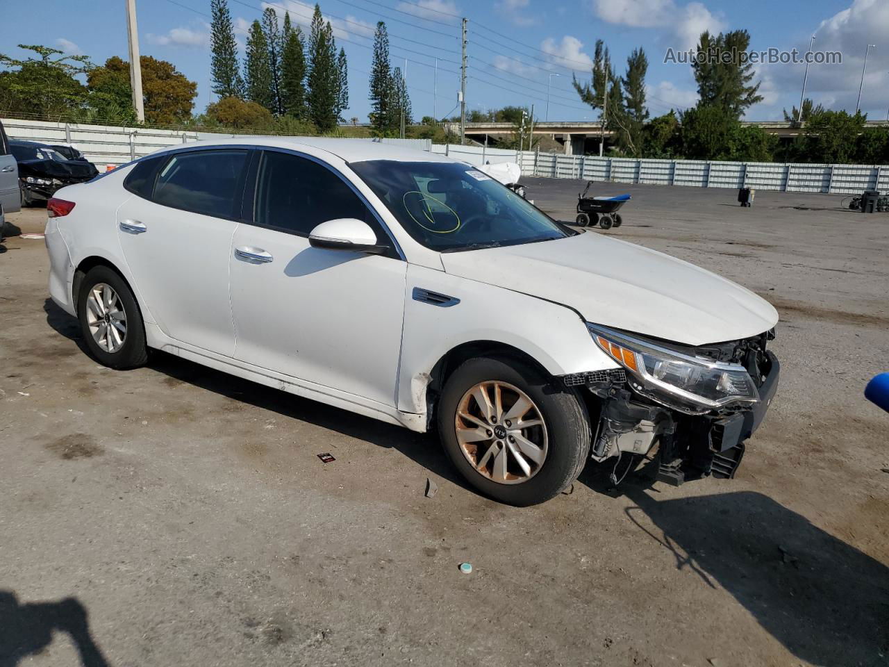 2017 Kia Optima Lx White vin: 5XXGT4L39HG153778