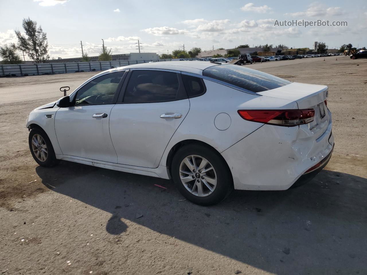 2017 Kia Optima Lx White vin: 5XXGT4L39HG153778