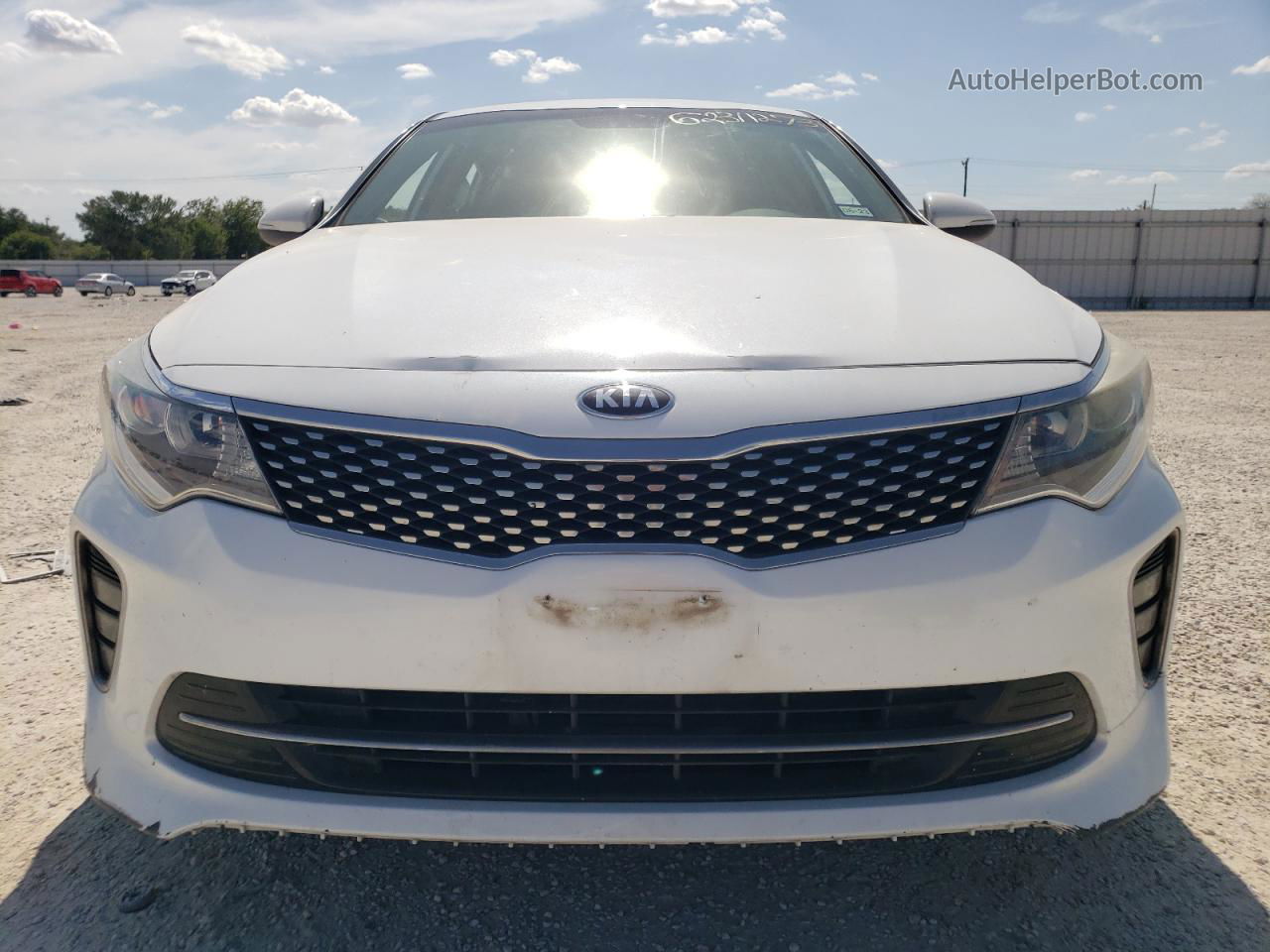 2018 Kia Optima Lx White vin: 5XXGT4L39JG187709