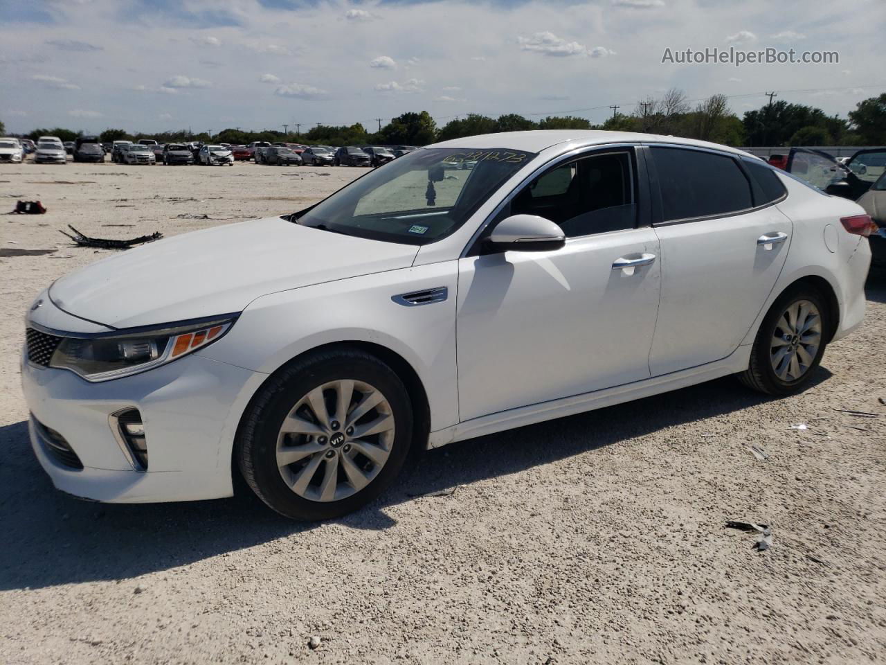 2018 Kia Optima Lx White vin: 5XXGT4L39JG187709