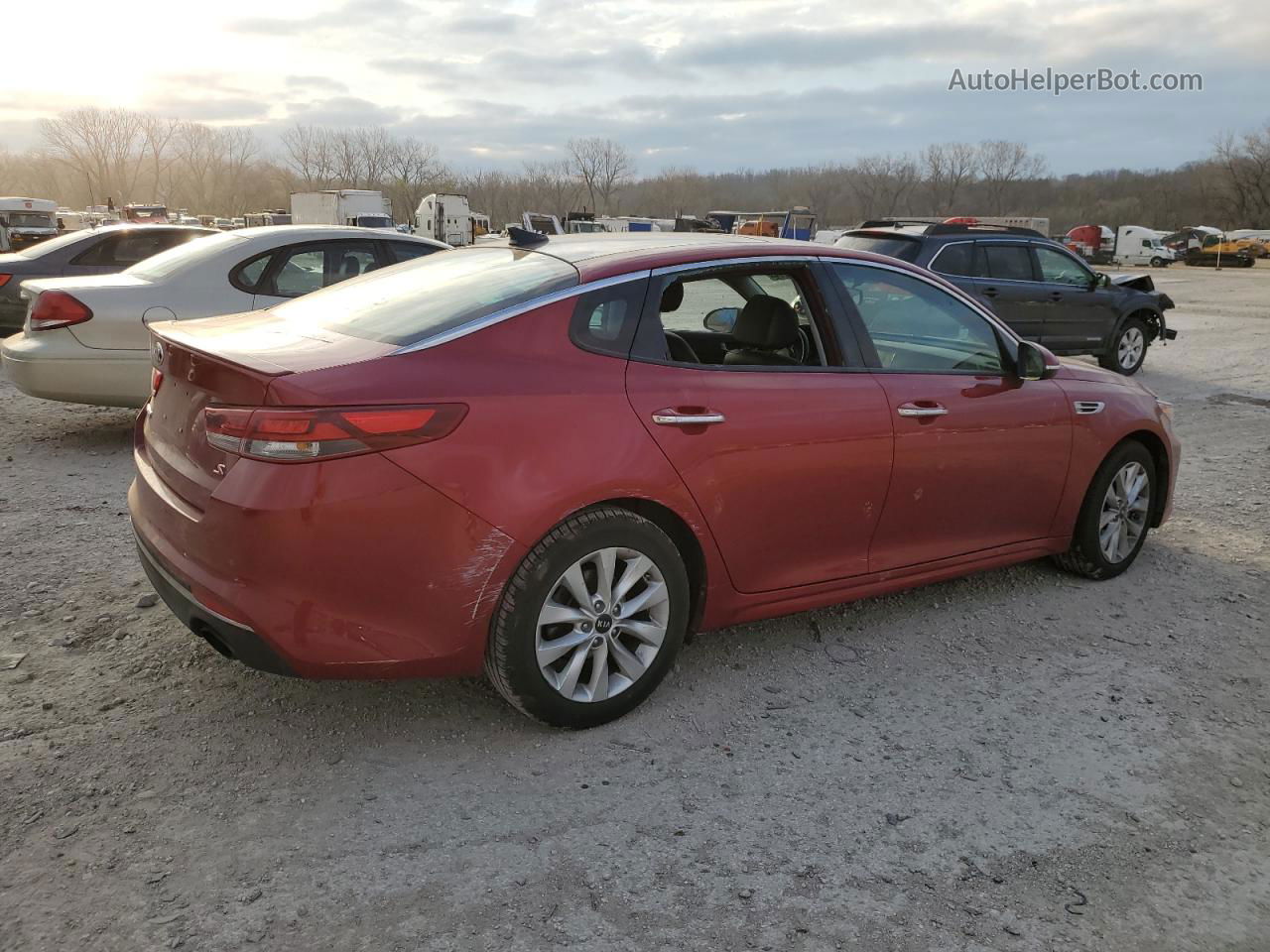 2018 Kia Optima Lx Красный vin: 5XXGT4L39JG236178