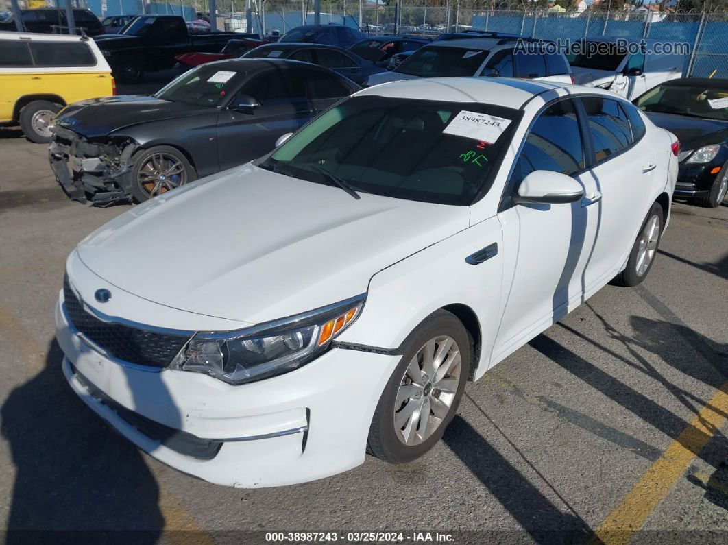 2018 Kia Optima Lx Белый vin: 5XXGT4L39JG251487