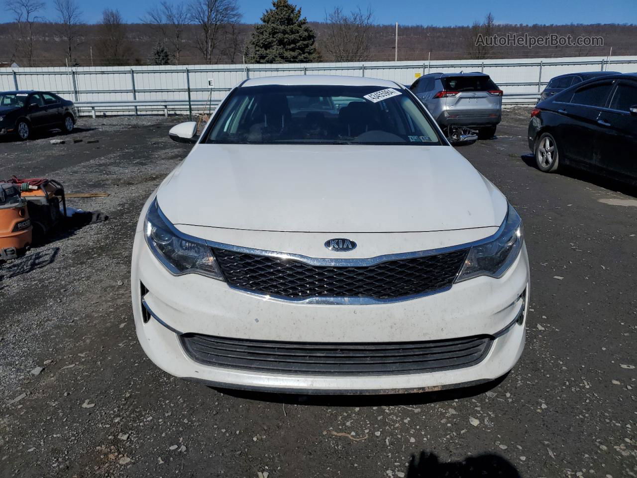 2017 Kia Optima Lx White vin: 5XXGT4L3XHG124063