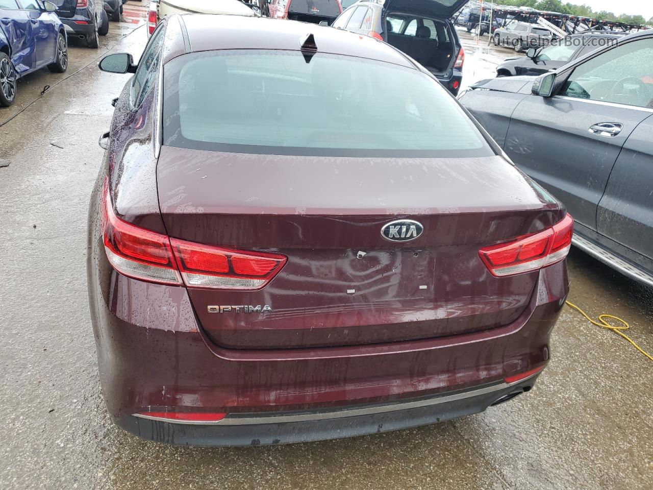 2017 Kia Optima Lx Бордовый vin: 5XXGT4L3XHG128677