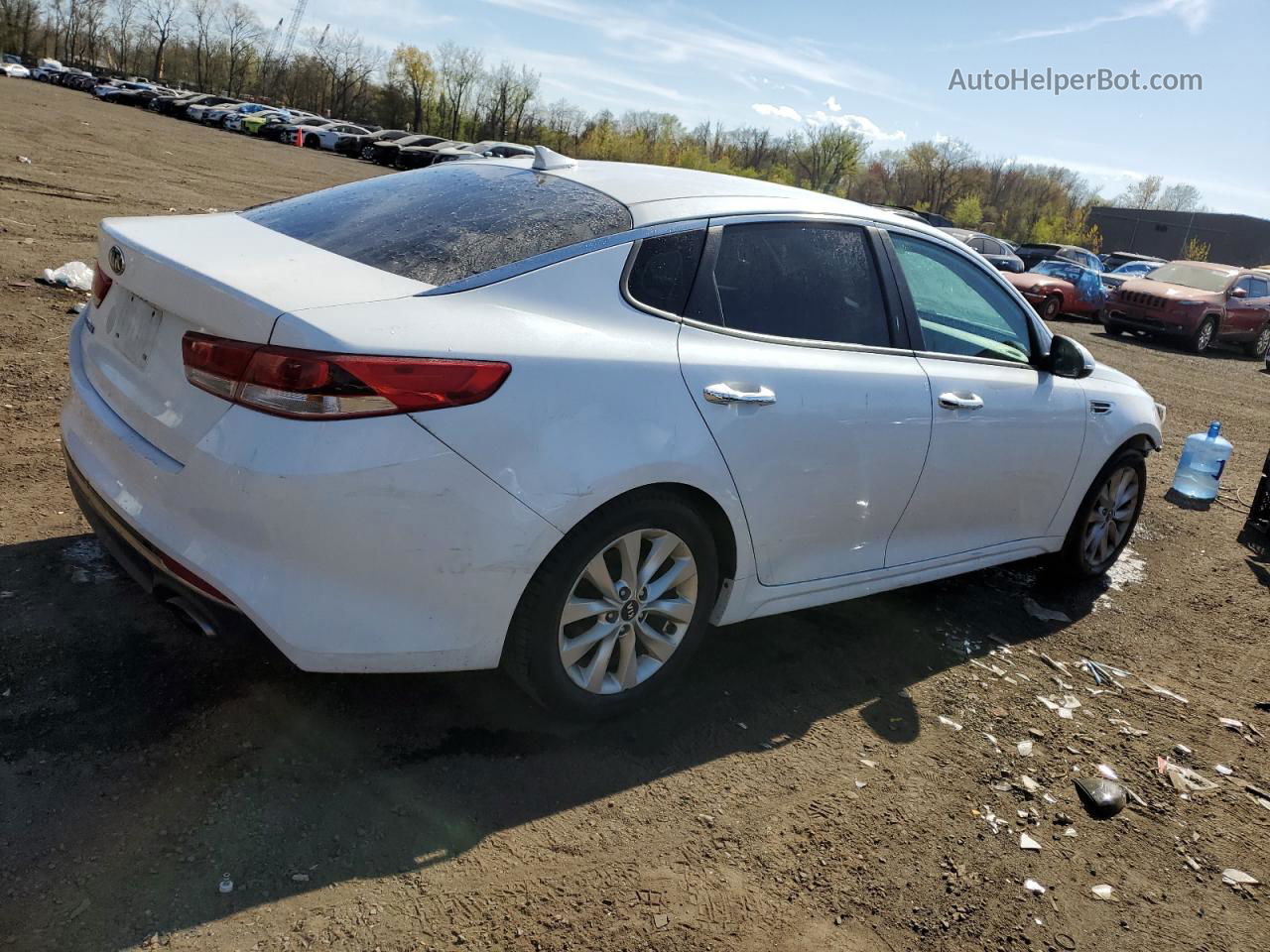 2017 Kia Optima Lx Белый vin: 5XXGT4L3XHG130915