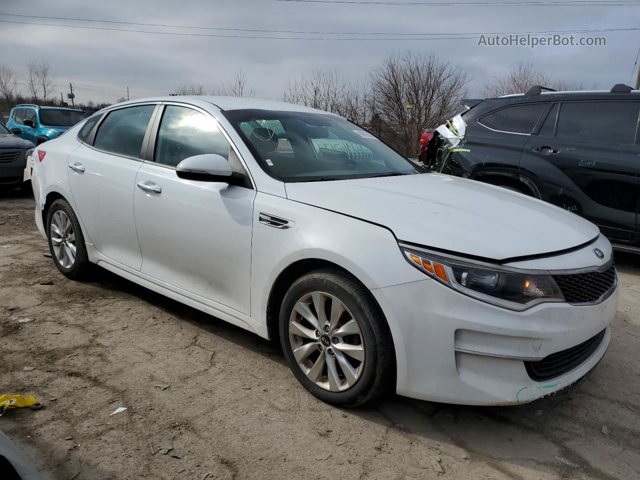 2017 Kia Optima Lx White vin: 5XXGT4L3XHG148489