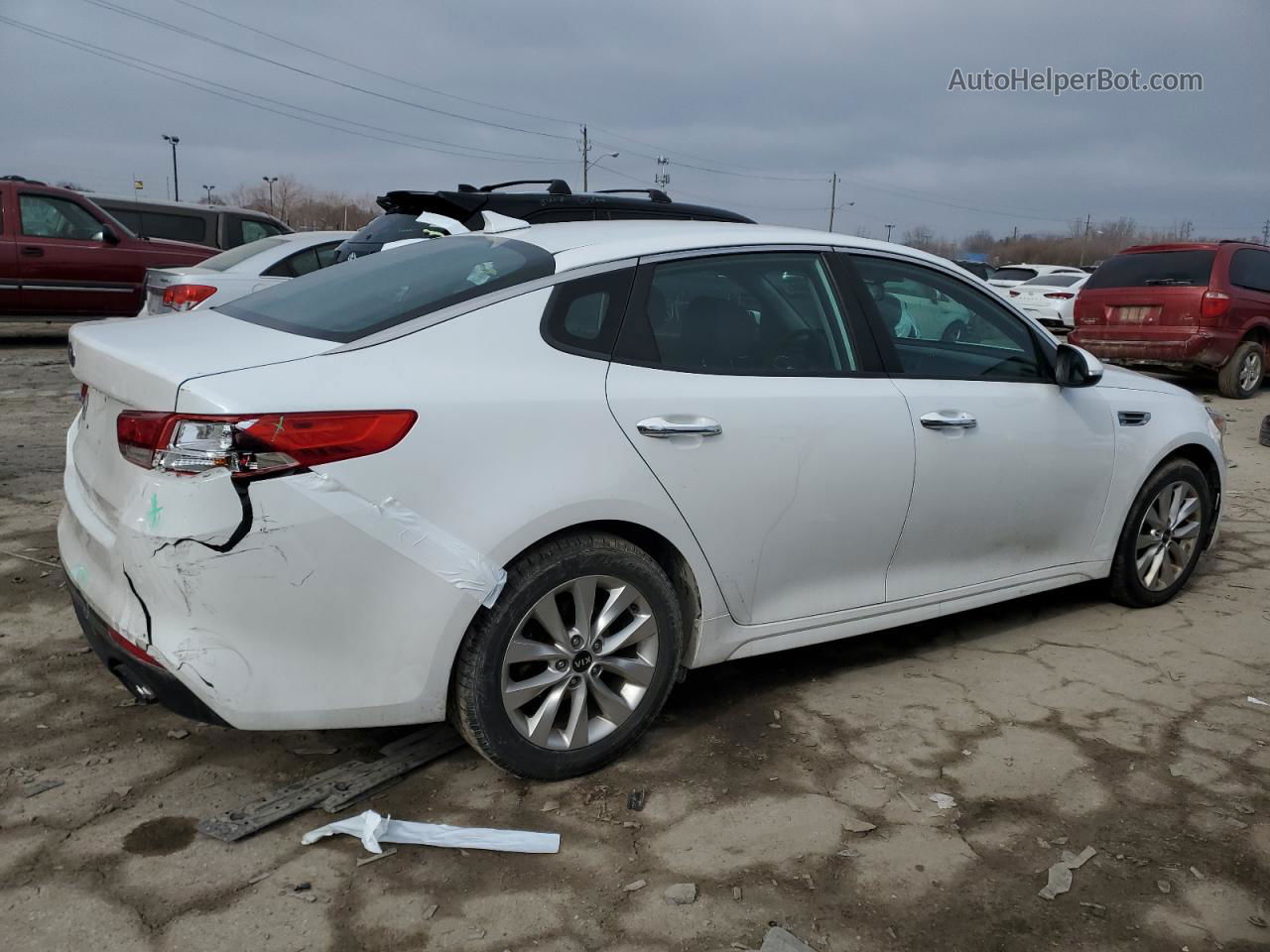 2017 Kia Optima Lx White vin: 5XXGT4L3XHG148489