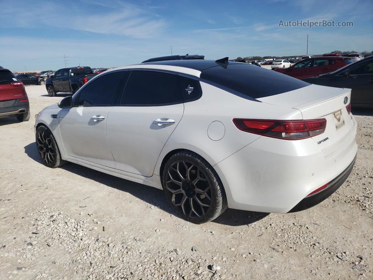 2018 Kia Optima Lx White vin: 5XXGT4L3XJG247562