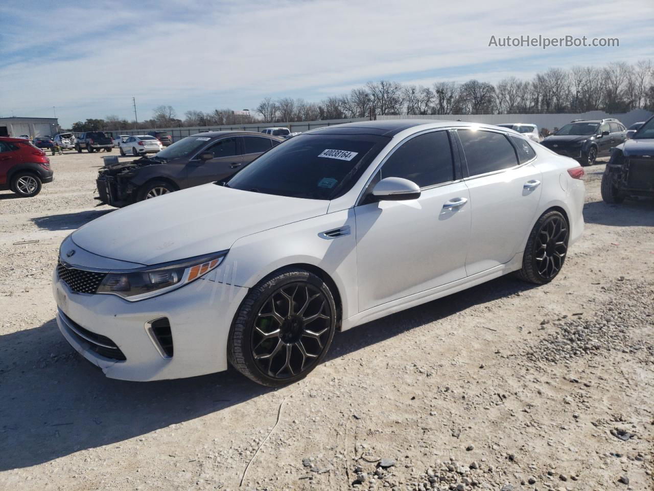 2018 Kia Optima Lx Белый vin: 5XXGT4L3XJG247562