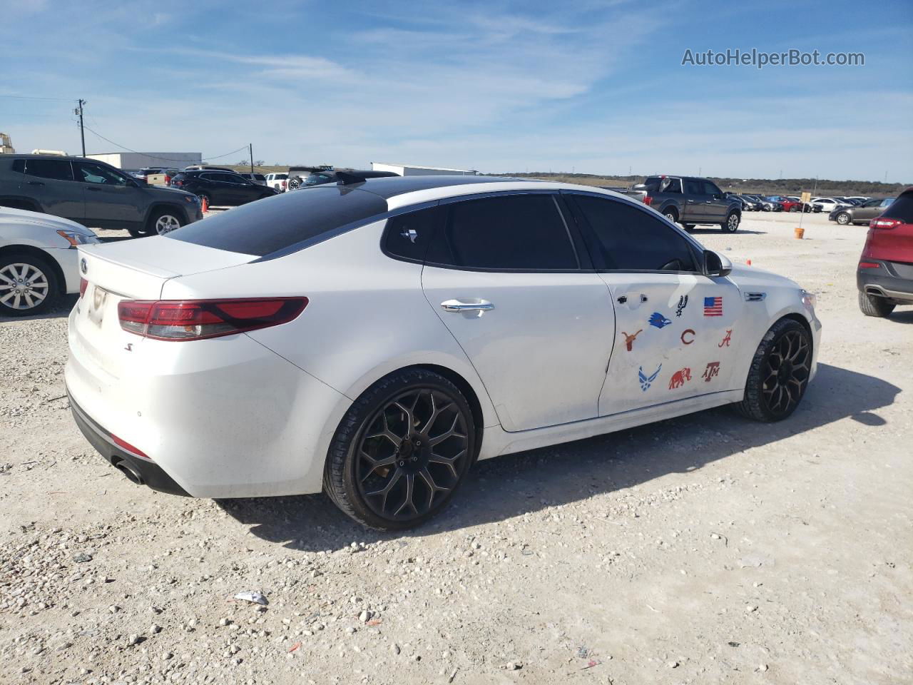 2018 Kia Optima Lx White vin: 5XXGT4L3XJG247562