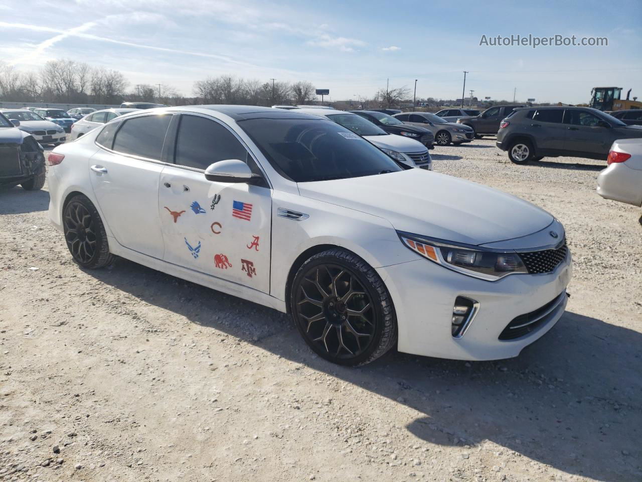 2018 Kia Optima Lx White vin: 5XXGT4L3XJG247562