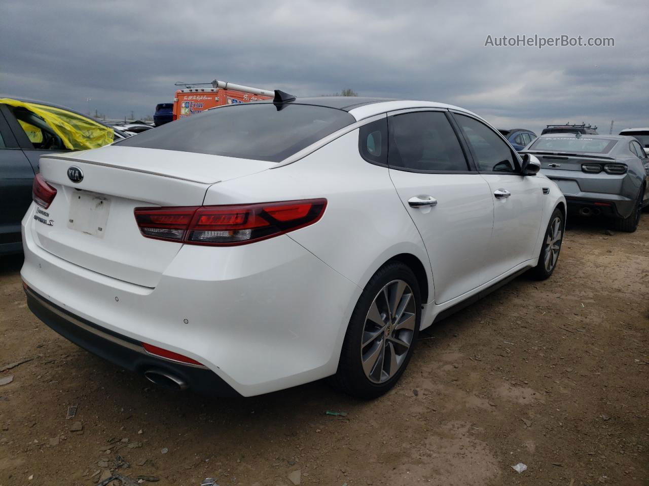 2018 Kia Optima Lx White vin: 5XXGT4L3XJG253880