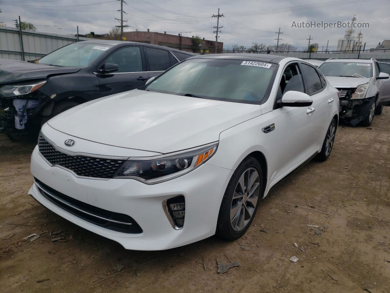 2018 Kia Optima Lx White vin: 5XXGT4L3XJG253880