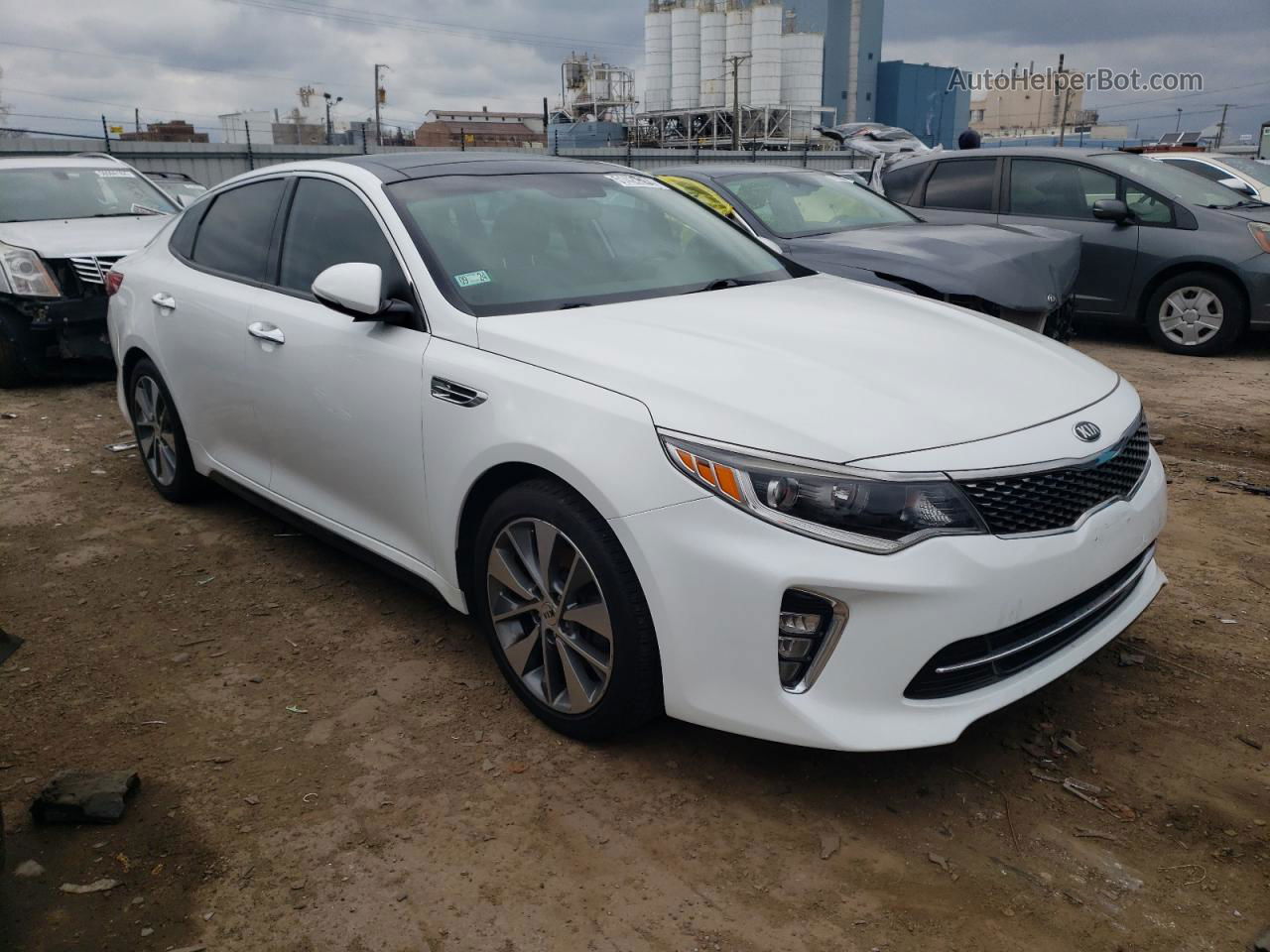 2018 Kia Optima Lx White vin: 5XXGT4L3XJG253880