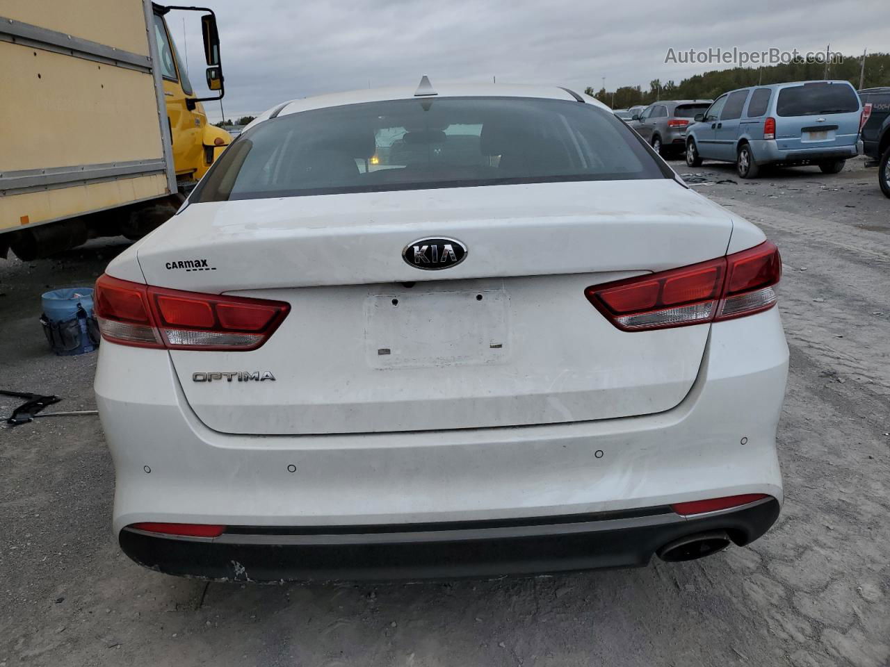 2018 Kia Optima Lx White vin: 5XXGT4L3XJG254978